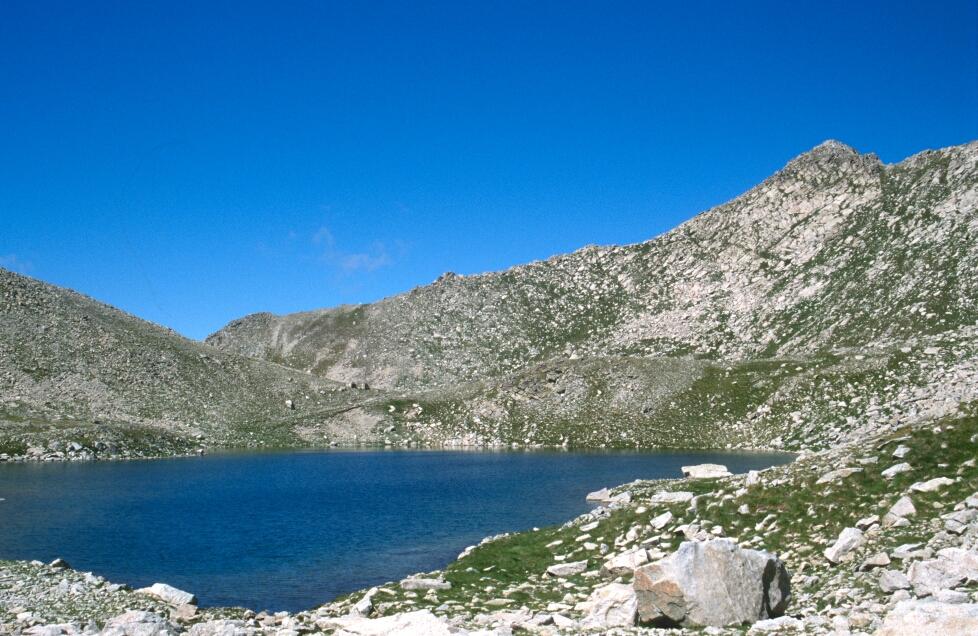 1996_08x221.jpg - petit lac sous le Pic dels Vidals