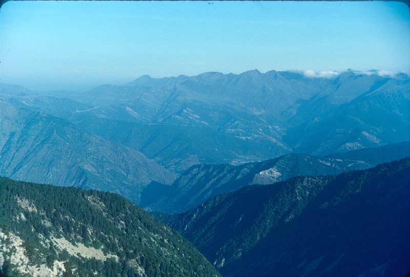 1989_8xx042.jpg - Pic de la Maiana (2520 m). Vue NO vers Escaldes et Ordino.