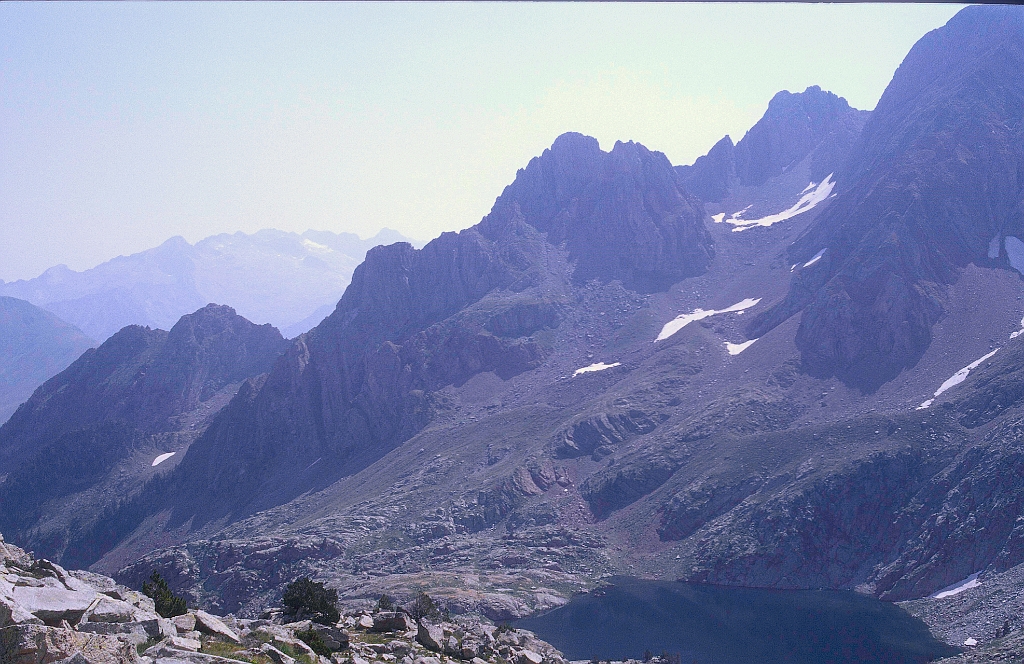 1998-08-617_.jpg - Perrano - montée collado de la Piana - vue vers lago de Perrano