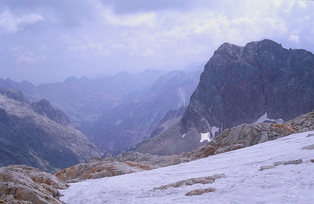 1998-08-640_.jpg - Literole, Remuñe - porta de Remuñe - vue vers la vallée