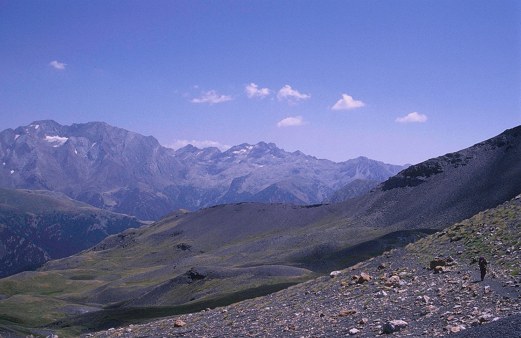 1998-08-597_.jpg - Pico de Batoua - port de la Madera - vue vers les Posets, Eriste