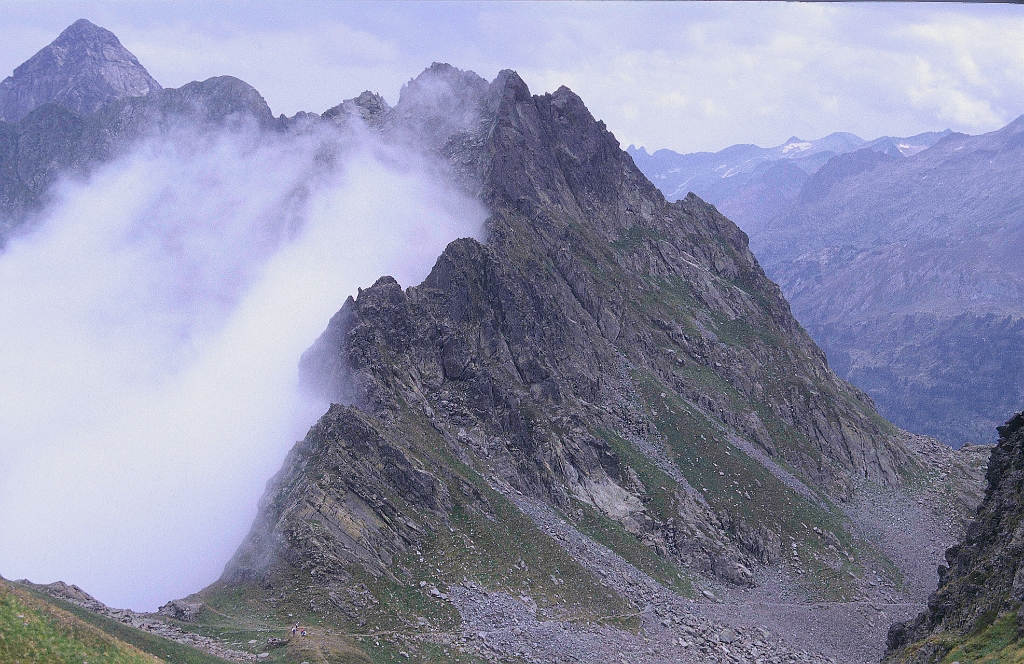 1998-08-636_.jpg - Port de la Glère - nuages versant français