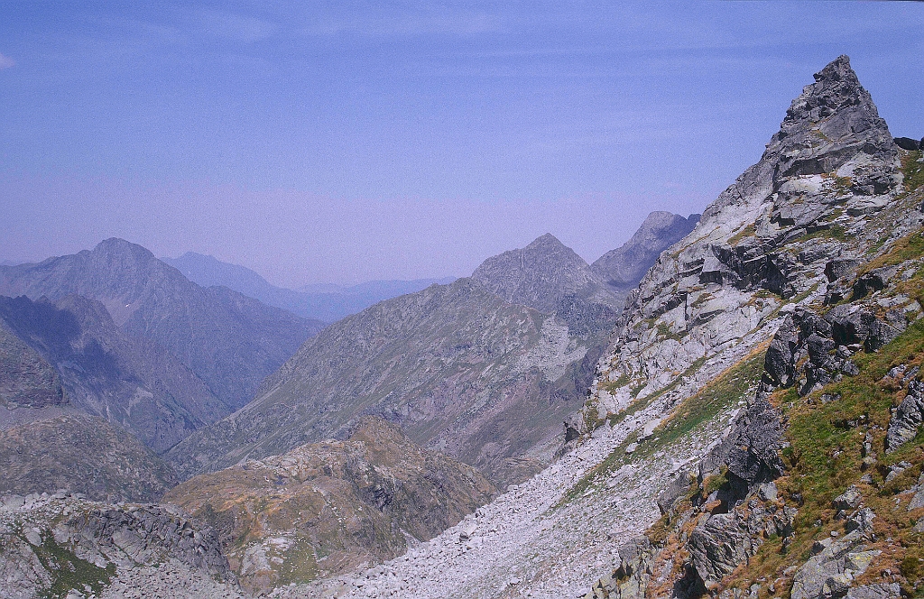 1998-08-626_.jpg - Port de Gias - vue vers le N