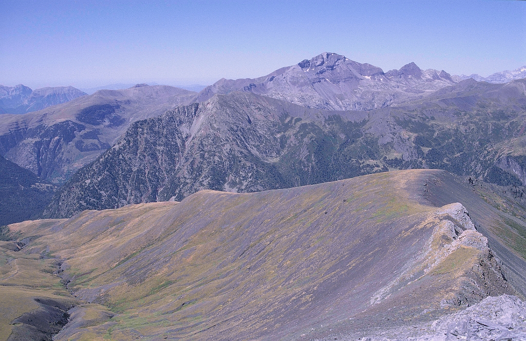 1998-08-588_.jpg - Signa Viados - vue vers l'O (Punta Suelza, Ordecito)
