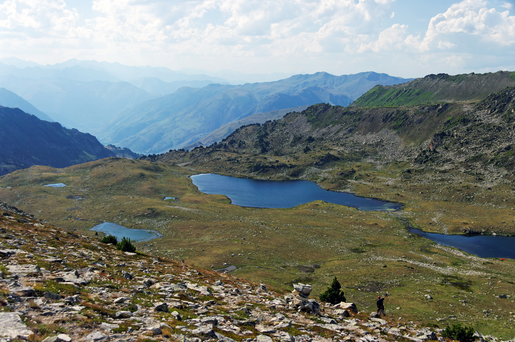 IMGP0998.jpg - Depuis la Collada dels Estanys del Rosari, vue des Lacs de Naut de Baciver